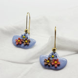 Oorbellen licht blauw met bloemen